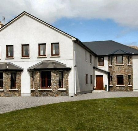 All The Twos Lodge Clifden Exterior photo
